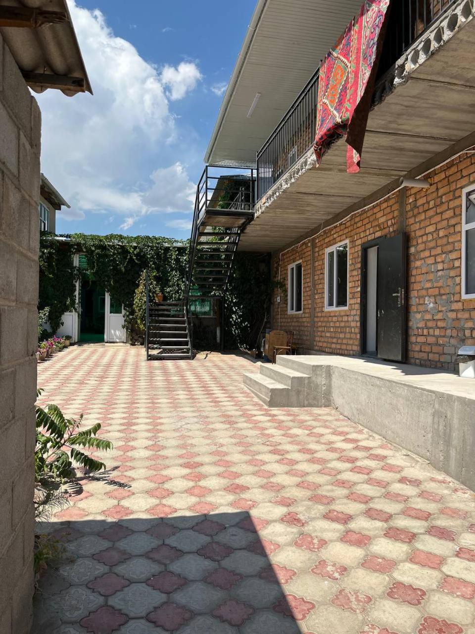 "Bilim" Guest House Tamchy Exteriör bild